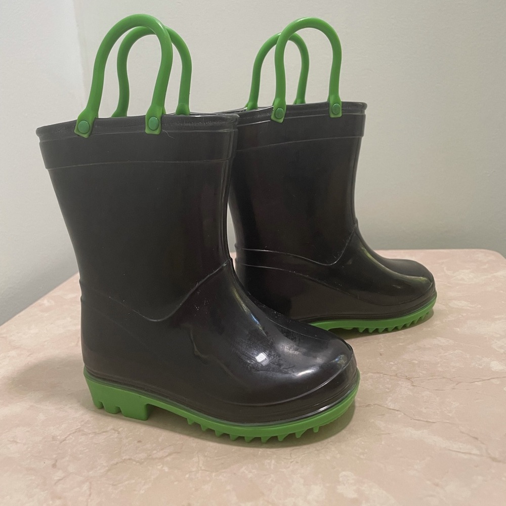 ❗️💚Koala Kids Boys Rain Boots Navy Blue and Green Toddler Size 5 Preowned💚❗️